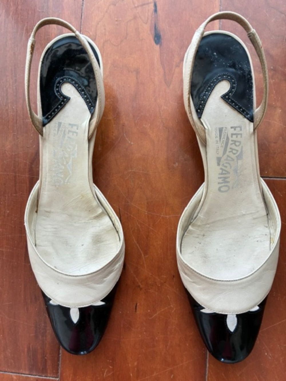 FERRAGAMO VINTAGE LEATHER CAP TOE SLINGBACKS SIZE 7 1/2 AA.